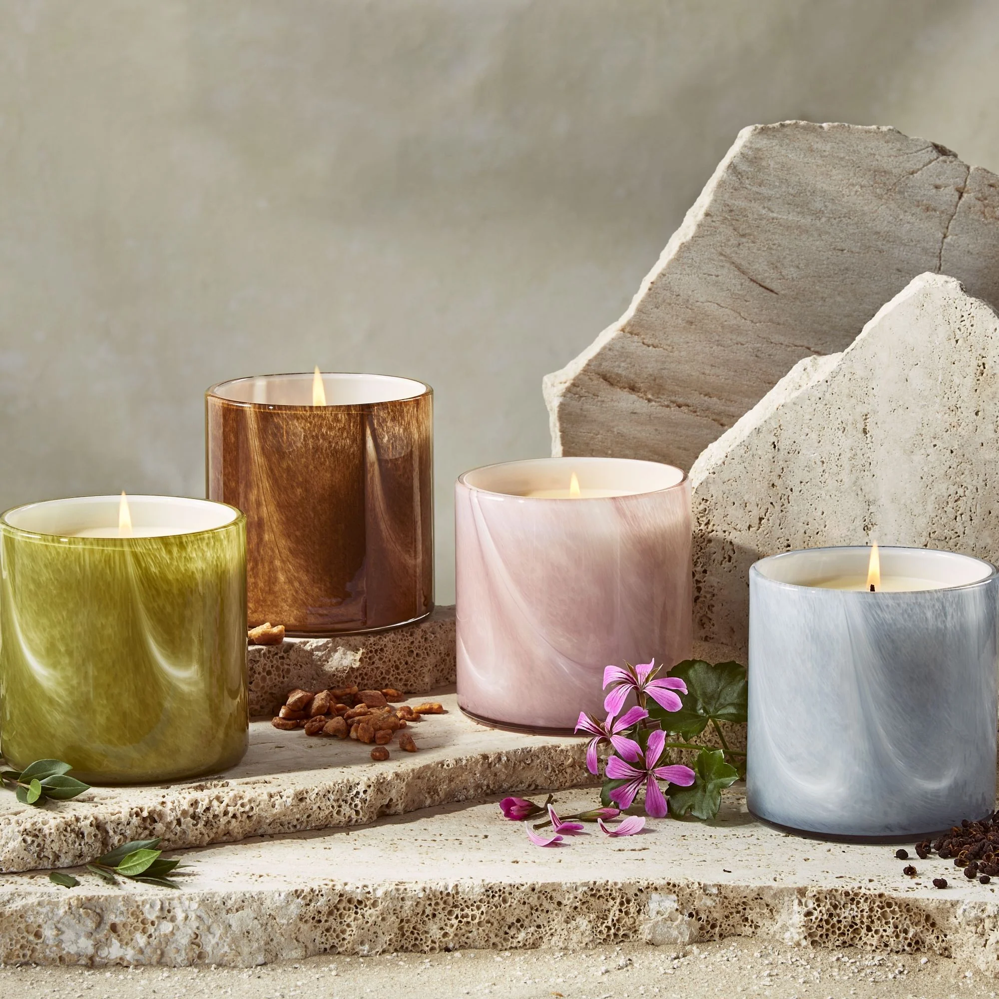 2061-benzoin-siam-signature-candle-3.webp Benzoin Siam Signature Candle