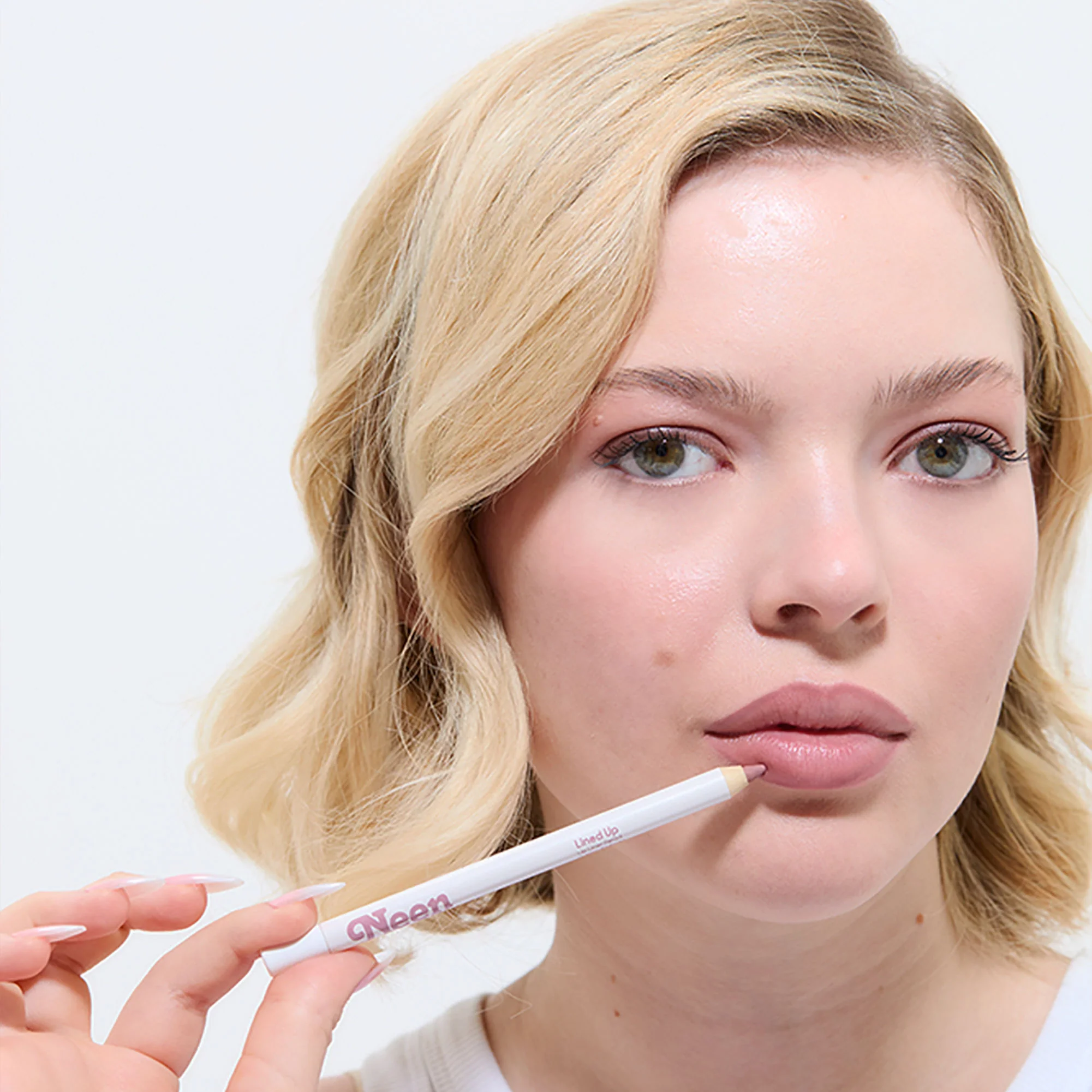 344-lined-up-lip-liner-3.webp Lined Up Lip Liner