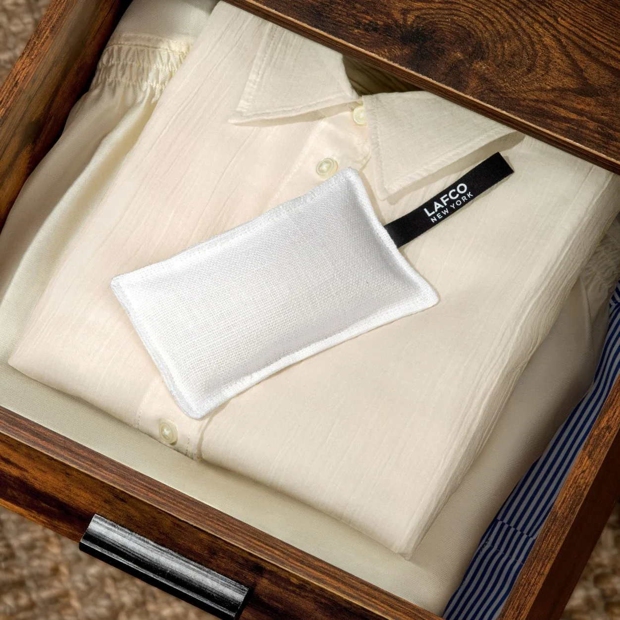 5039-fresh-cut-gardenia-scented-linen-sachet-4.webp Fresh Cut Gardenia Scented Linen Sachet