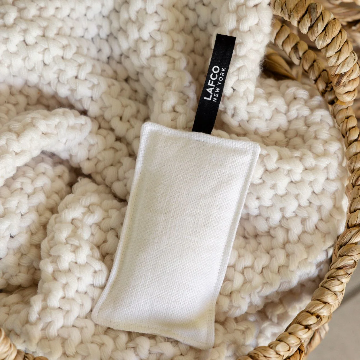 5039-fresh-cut-gardenia-scented-linen-sachet-7.webp Fresh Cut Gardenia Scented Linen Sachet