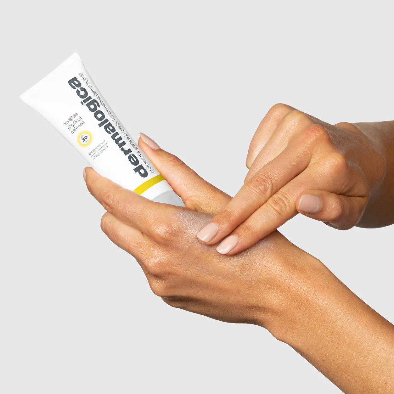 6170-invisible-physical-defense-spf-30-3.webp Invisible Physical Defense SPF 30