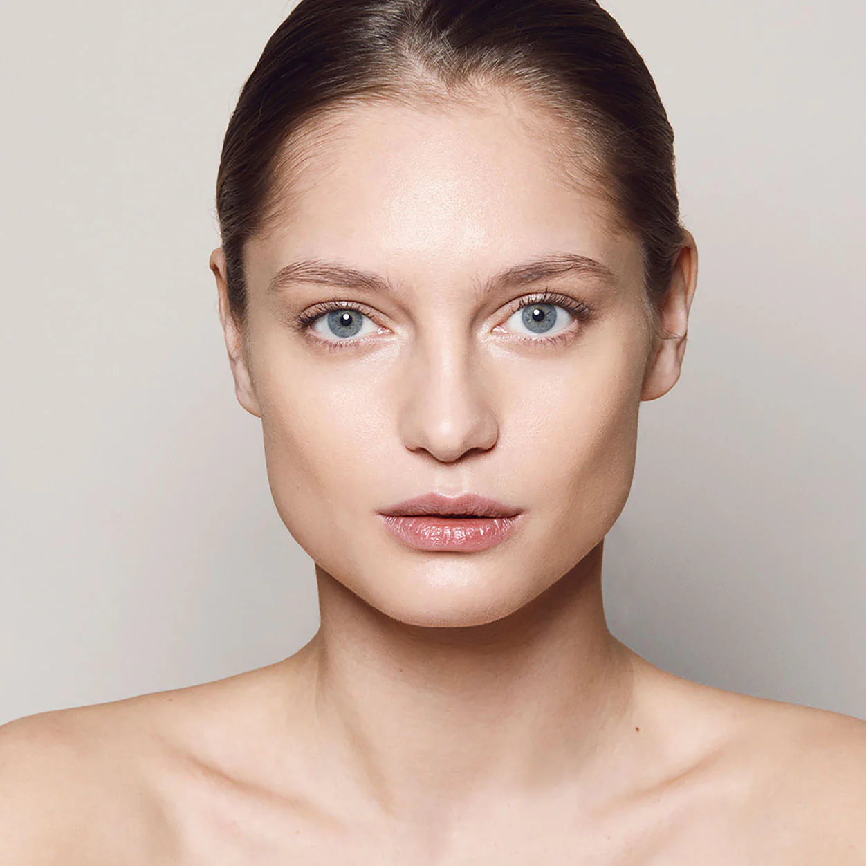 6188-invisible-touch-liquid-foundation-28.webp Invisible Touch Liquid Foundation