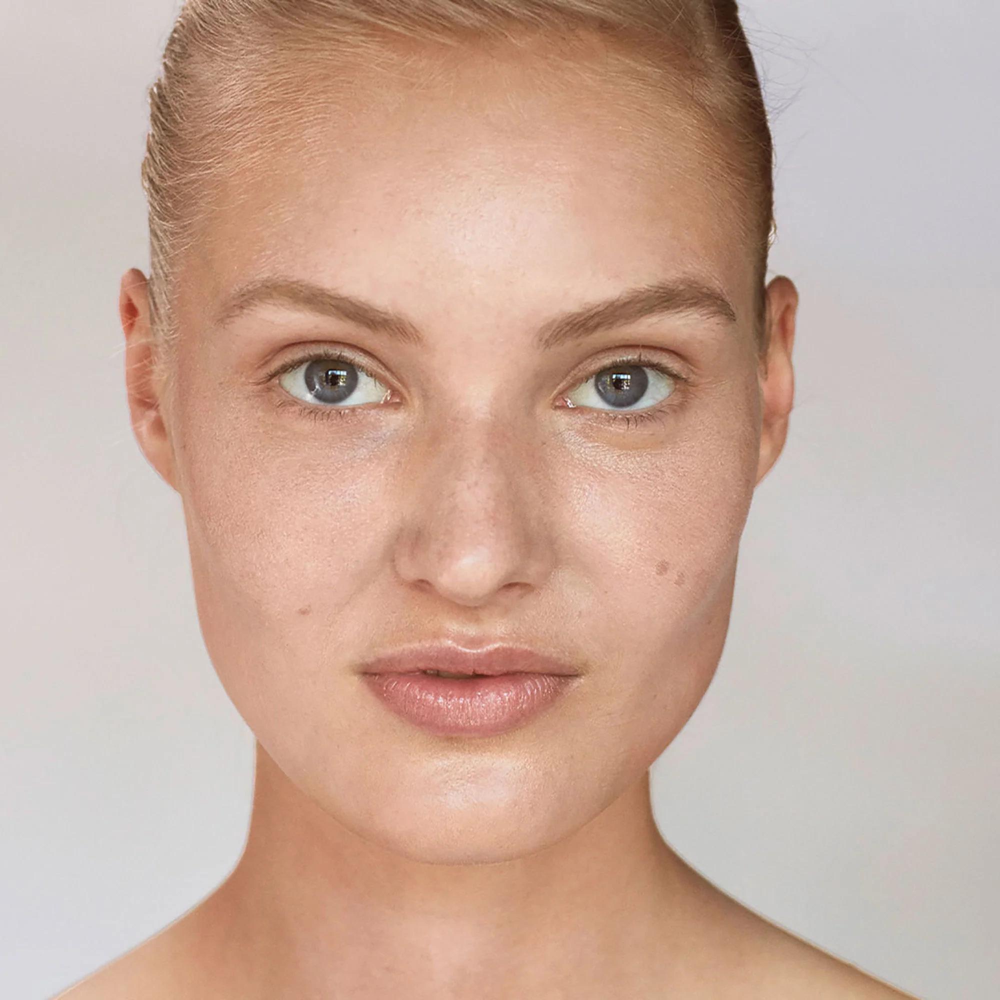 6188-invisible-touch-liquid-foundation-3.webp Invisible Touch Liquid Foundation