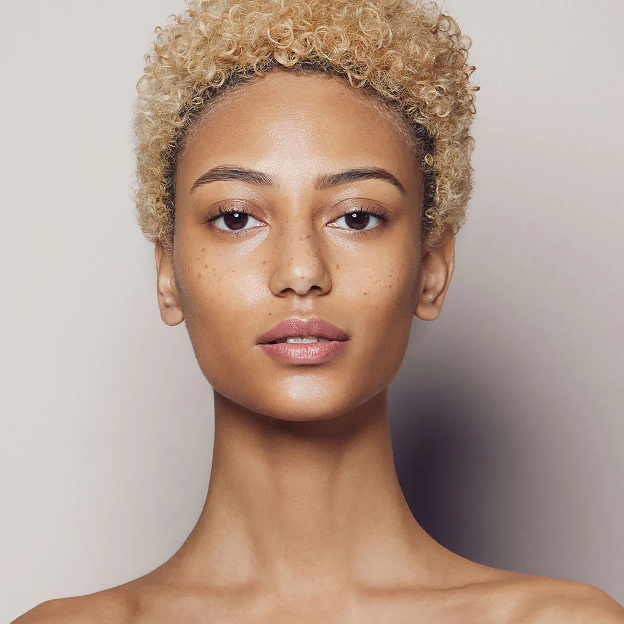 6188-invisible-touch-liquid-foundation-58.webp Invisible Touch Liquid Foundation