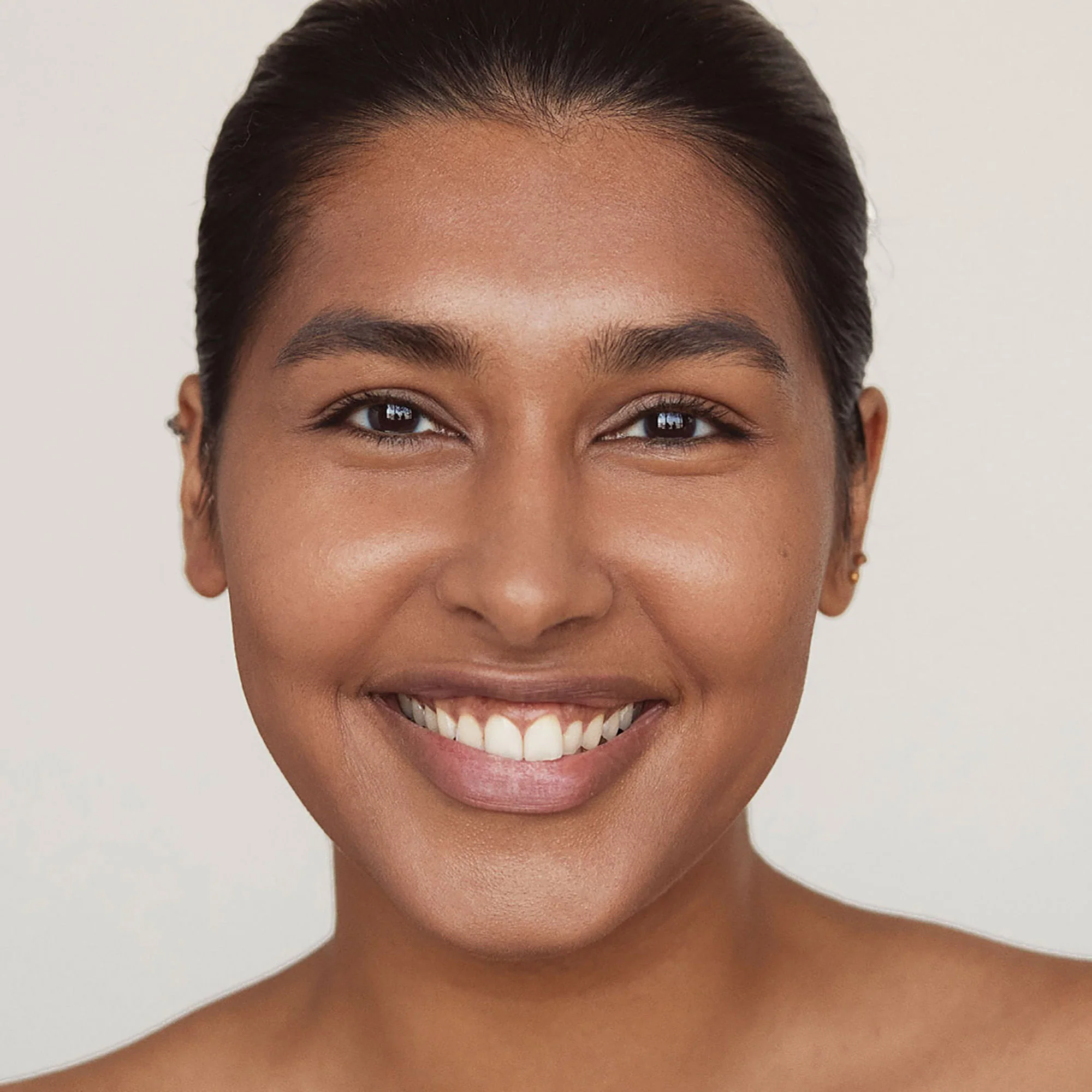 6188-invisible-touch-liquid-foundation-68.webp Invisible Touch Liquid Foundation