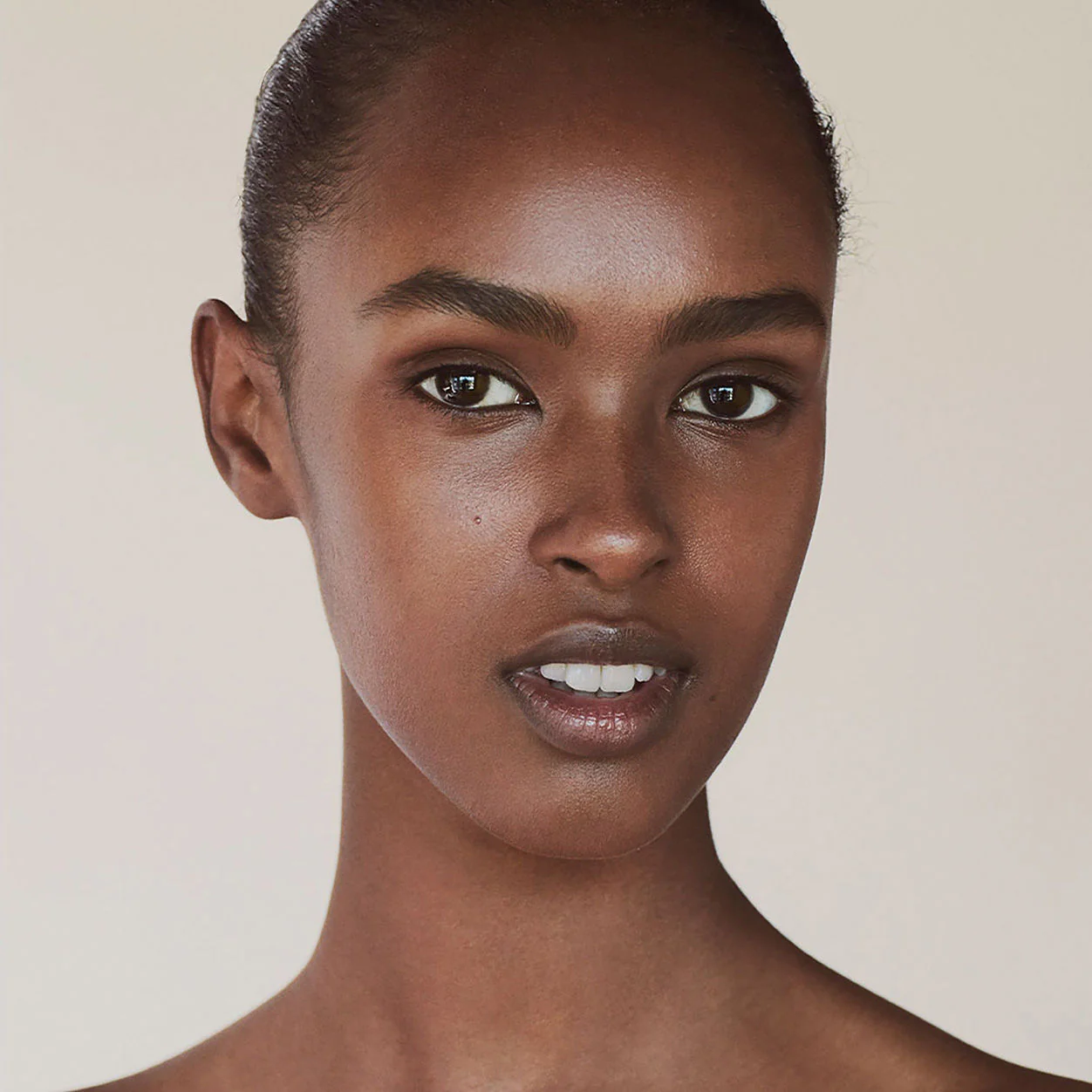 6188-invisible-touch-liquid-foundation-77.webp Invisible Touch Liquid Foundation