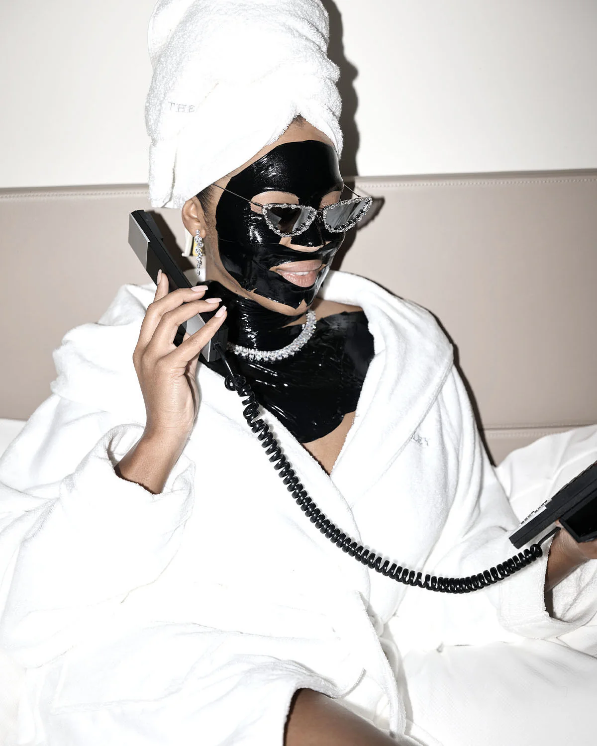 628-black-diamond-lifting-and-firming-neck-mask-4.webp Black Diamond Lifting and Firming Neck Mask