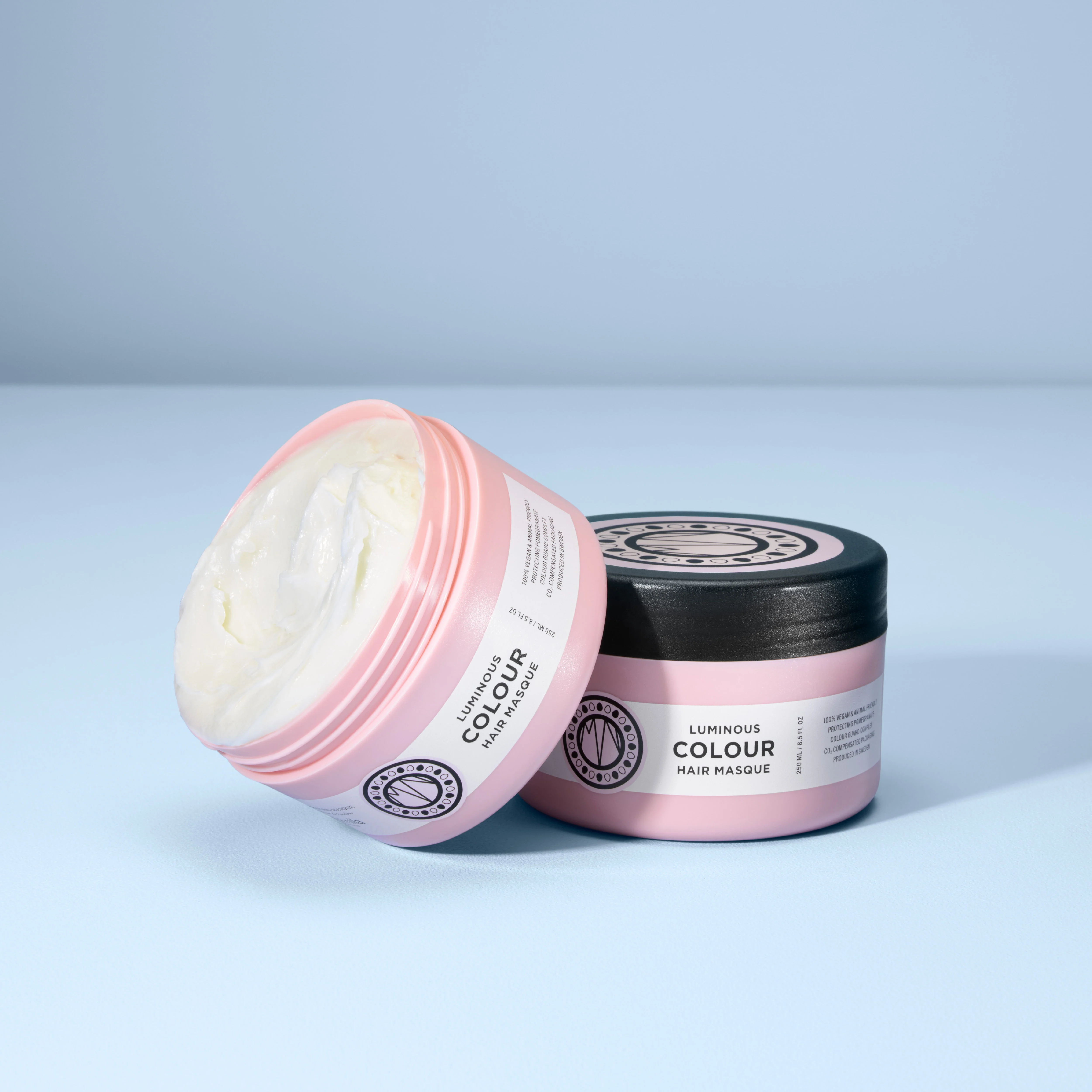 7127-luminous-colour-masque-3.webp Luminous Colour Masque